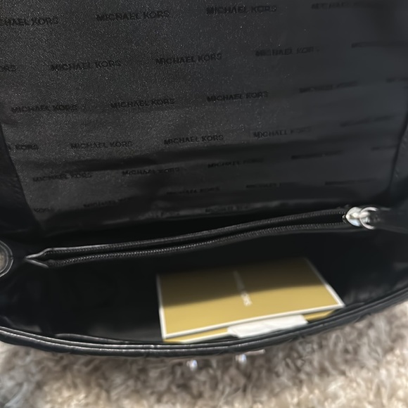 Selling this authentic MK purse. - Picture 5 of 6